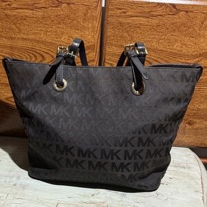 Michael Kors Signature Jet Set Tote Color: Black